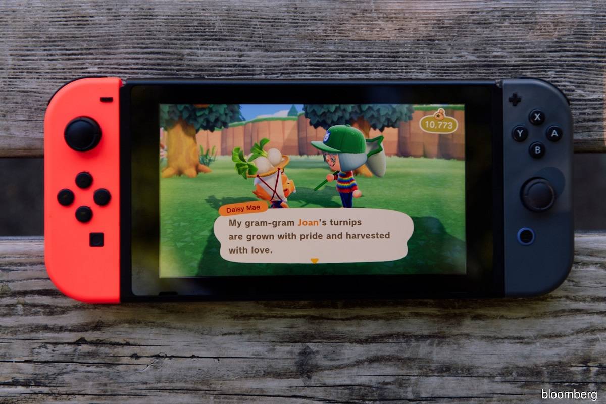 Nintendo plans Switch model with bigger Samsung OLED display
